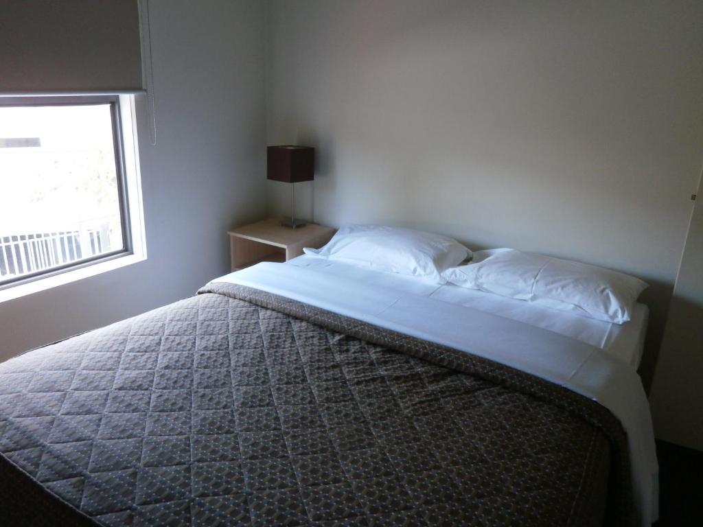 Two-Bedroom Apartment,825810764:JPEG